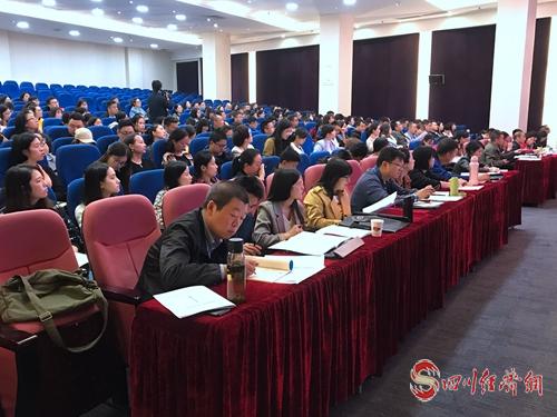 20191023_104501_484109.jpg 05(网)全省高校党务工作者示范培训班配图 学员们正在认真聆听.jpg